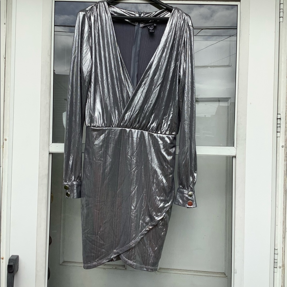 ☑️Windsor Silver V-Neck Wrap Long Sleeves Dress